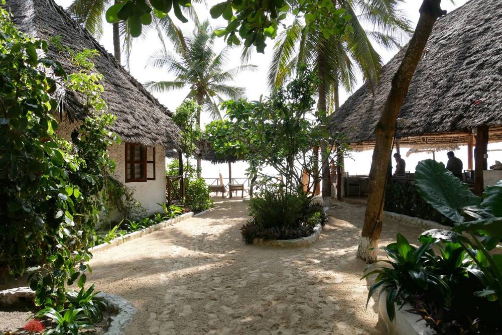 Courtyard to the sea